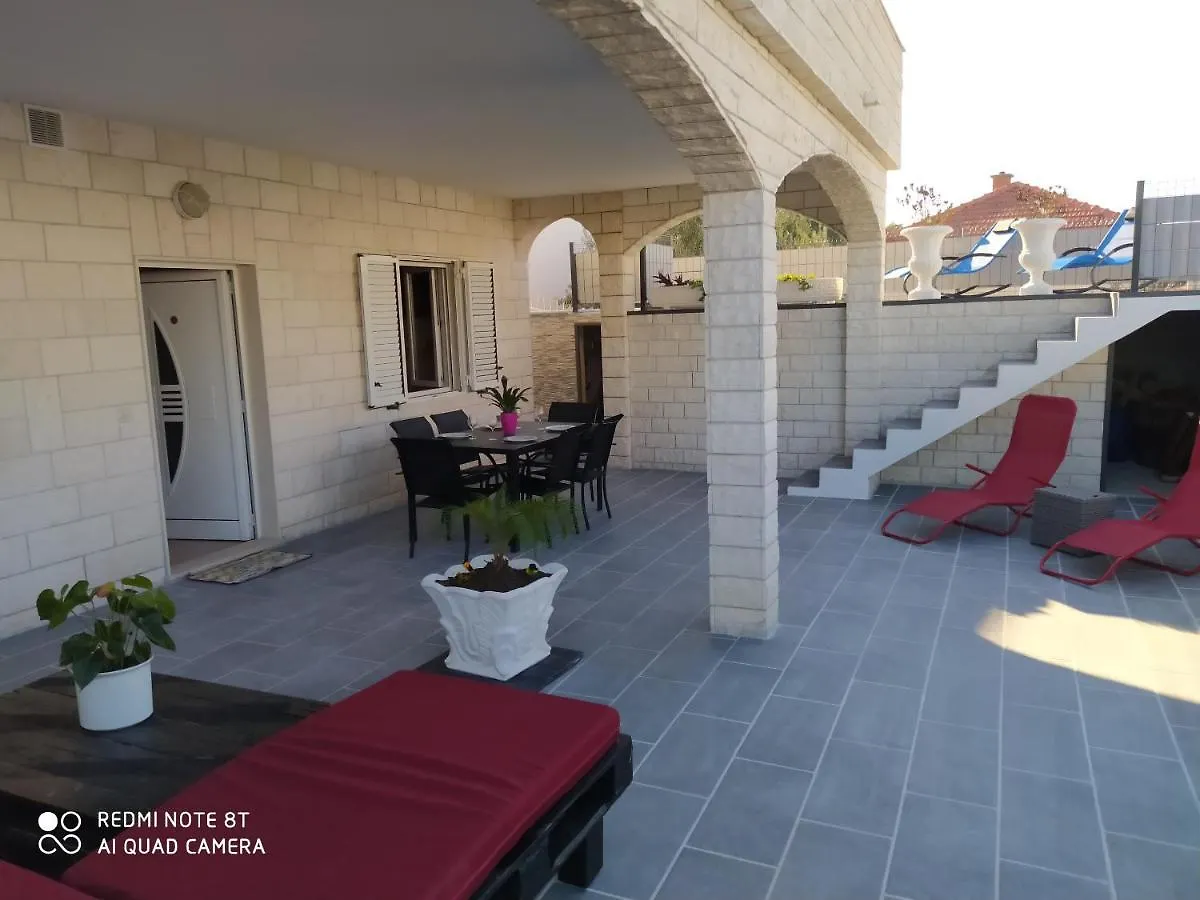 Apartment Villa Sandrina Donji Okrug